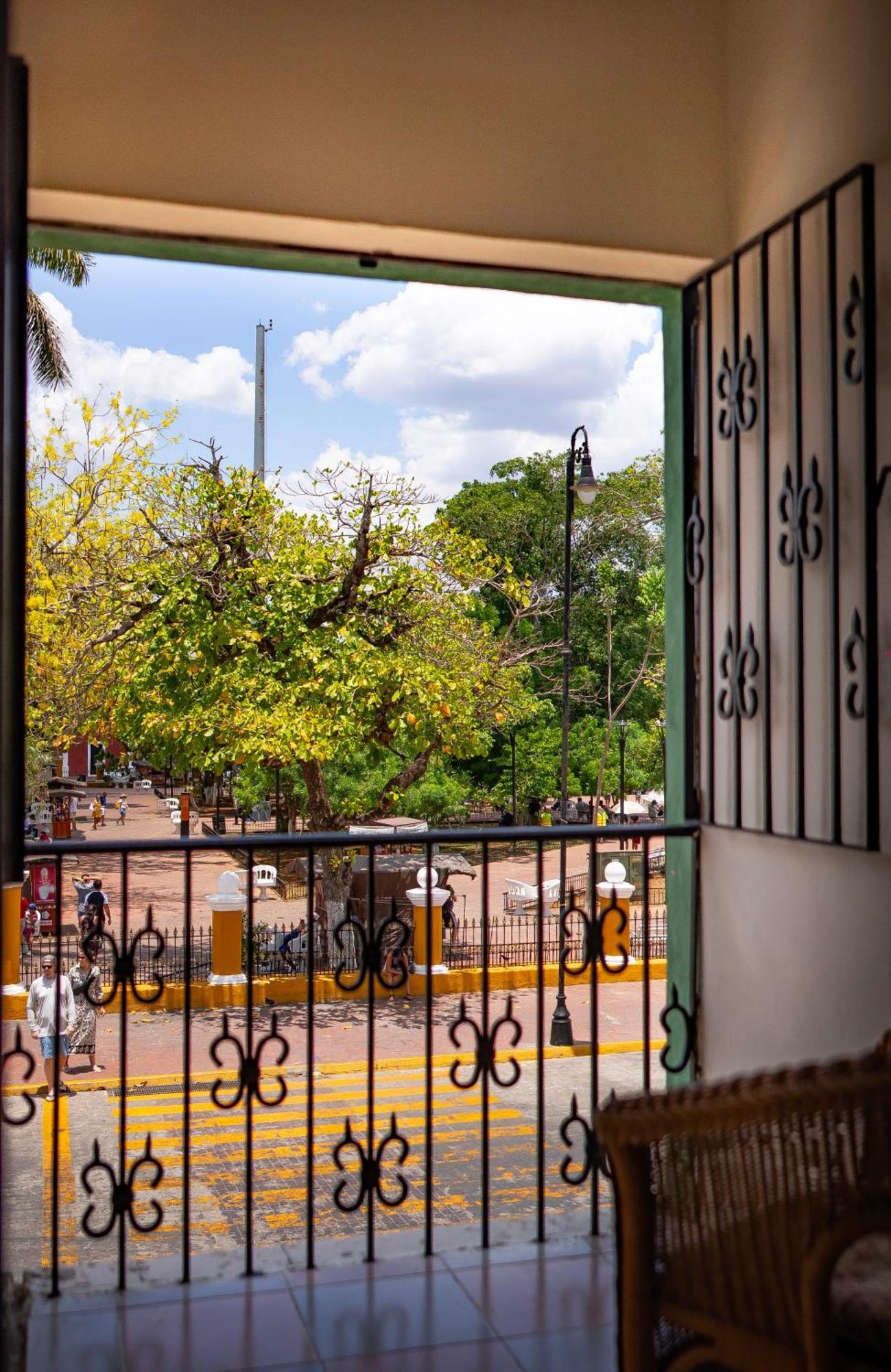 Hotel Maria De La Luz Valladolid  Extérieur photo