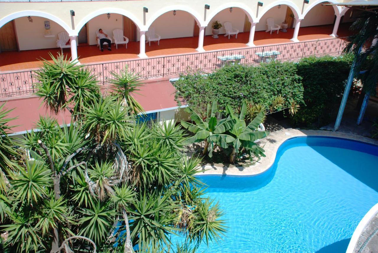 Hotel Maria De La Luz Valladolid  Extérieur photo